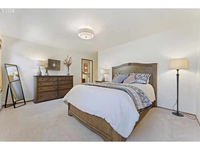 1211 NAPA CREEK Dr, Eugene, OR 97404