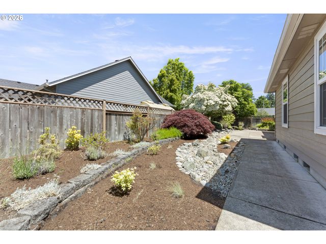 1211 NAPA CREEK Dr, Eugene, OR 97404