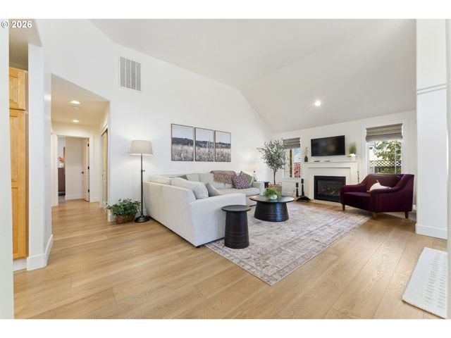 1211 NAPA CREEK Dr, Eugene, OR 97404