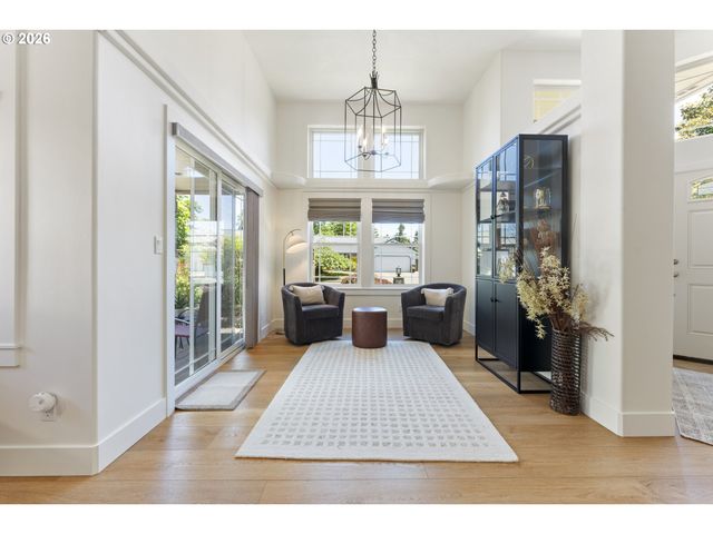 1211 NAPA CREEK Dr, Eugene, OR 97404
