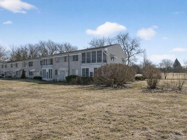 5959 Alan Drive 50, Brighton, MI 48116