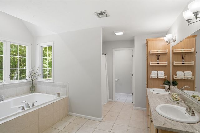 150 Samuel Dr, Northbridge, MA 01588
