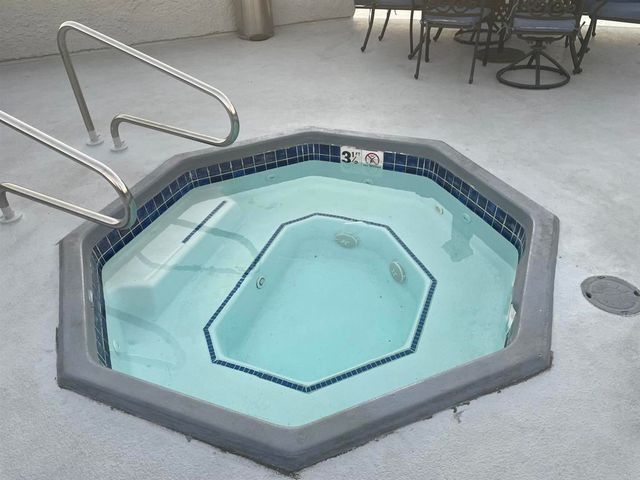 1355 N Sierra Bonita Avenue 204, West Hollywood, CA 90046