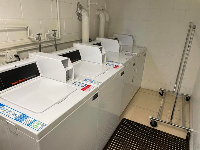 1355 N Sierra Bonita Avenue 204, West Hollywood, CA 90046