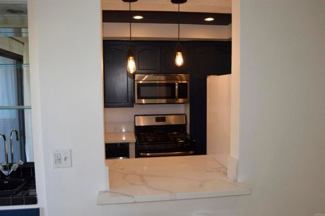 1355 N Sierra Bonita Avenue 204, West Hollywood, CA 90046