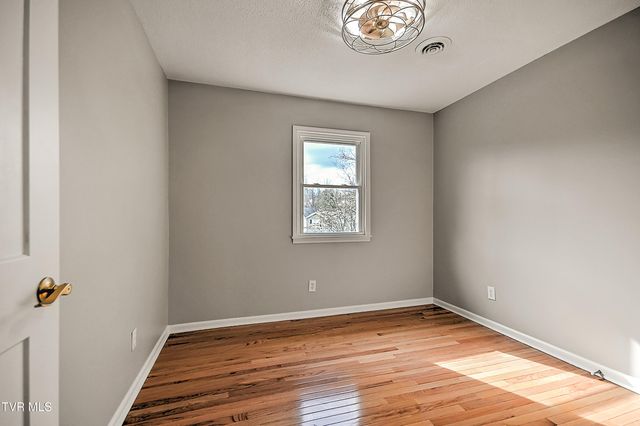 6371 Old Jonesboro Road, Bristol, TN 37620