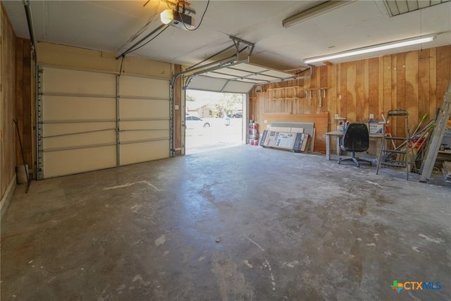 202 Beechwood, Victoria, TX 77901