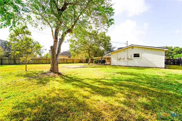 202 Beechwood, Victoria, TX 77901