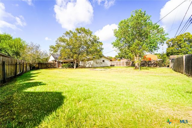 202 Beechwood, Victoria, TX 77901
