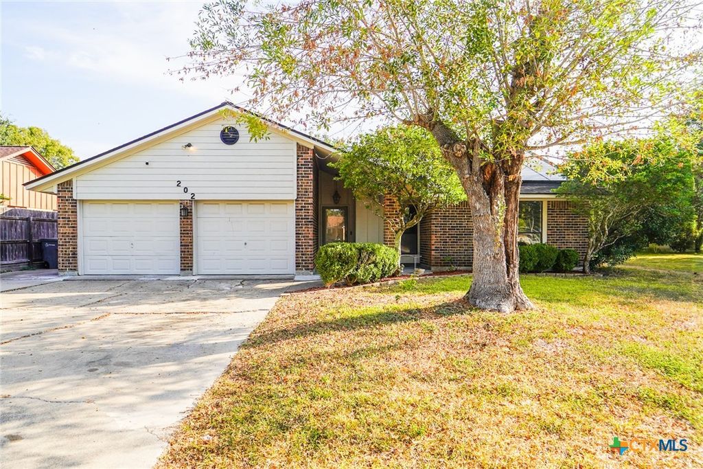 202 Beechwood, Victoria, TX 77901