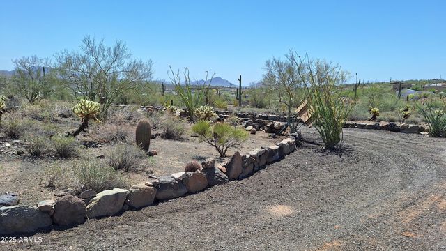 49636 N 15th Avenue, New River, AZ 85087