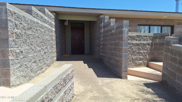 49636 N 15th Avenue, New River, AZ 85087