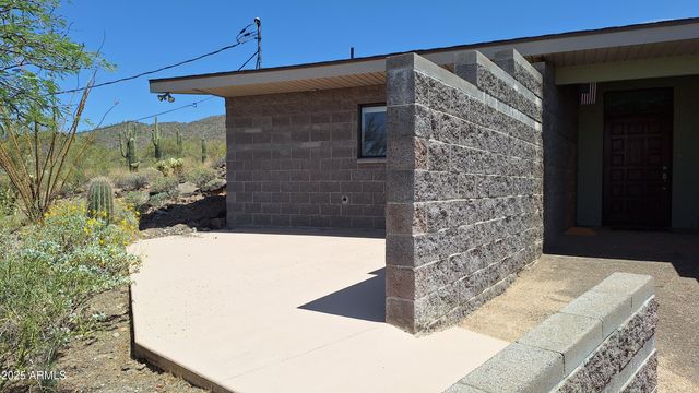 49636 N 15th Avenue, New River, AZ 85087