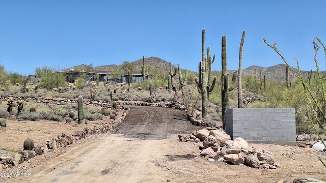 49636 N 15th Avenue, New River, AZ 85087