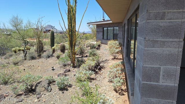 49636 N 15th Avenue, New River, AZ 85087