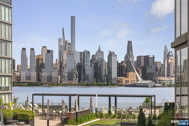 9 Ave At Port Imperial 414, West New York, NJ 07093