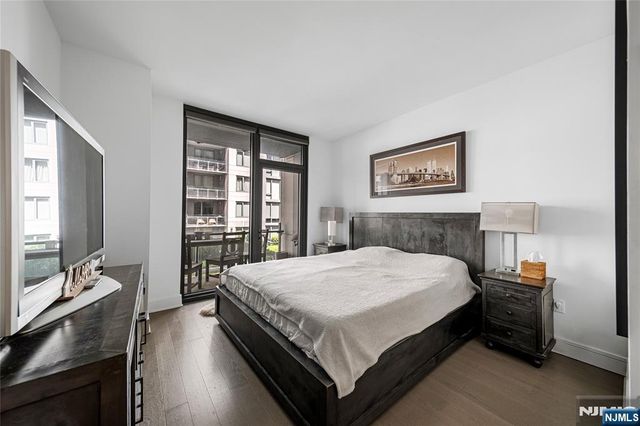 9 Ave At Port Imperial 414, West New York, NJ 07093