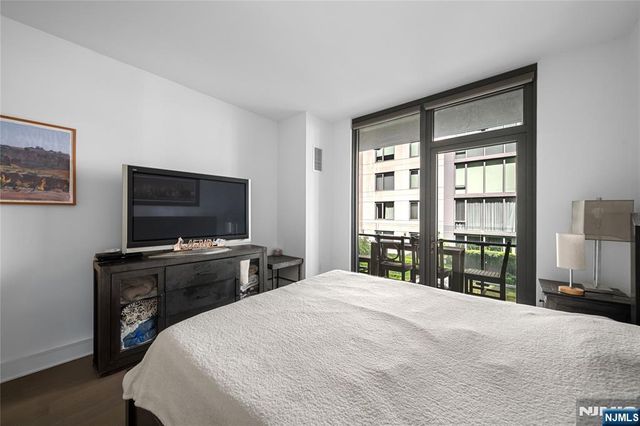 9 Ave At Port Imperial 414, West New York, NJ 07093