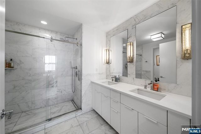 9 Ave At Port Imperial 414, West New York, NJ 07093