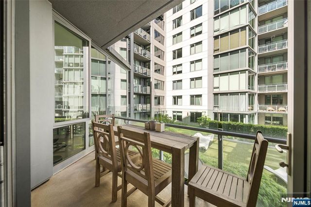 9 Ave At Port Imperial 414, West New York, NJ 07093
