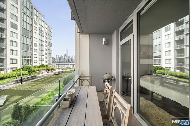 9 Ave At Port Imperial 414, West New York, NJ 07093
