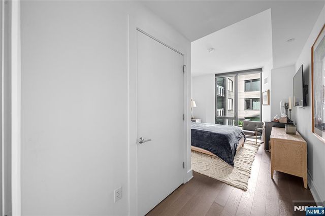9 Ave At Port Imperial 414, West New York, NJ 07093