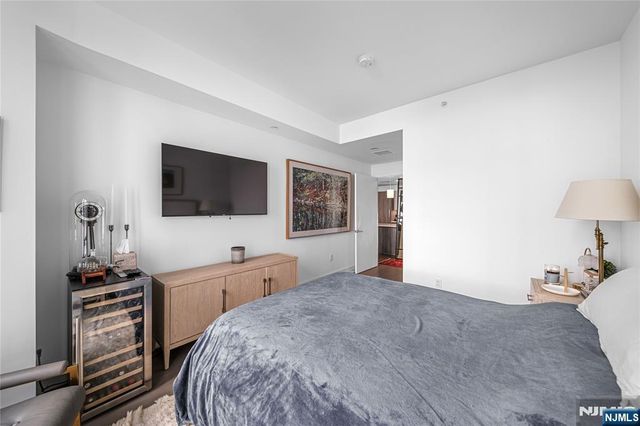 9 Ave At Port Imperial 414, West New York, NJ 07093