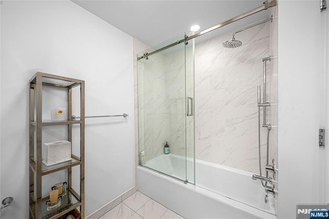 9 Ave At Port Imperial 414, West New York, NJ 07093