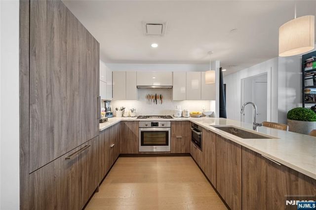 9 Ave At Port Imperial 414, West New York, NJ 07093