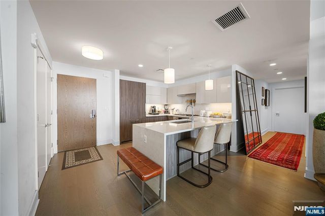 9 Ave At Port Imperial 414, West New York, NJ 07093