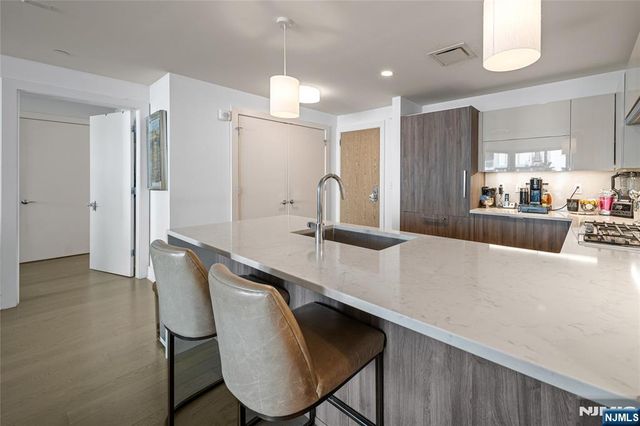 9 Ave At Port Imperial 414, West New York, NJ 07093