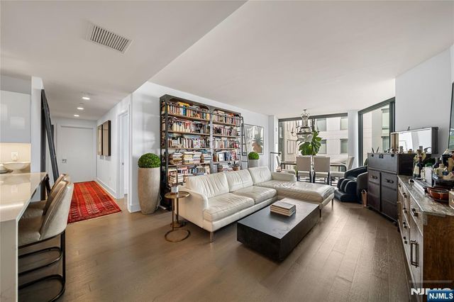 9 Ave At Port Imperial 414, West New York, NJ 07093