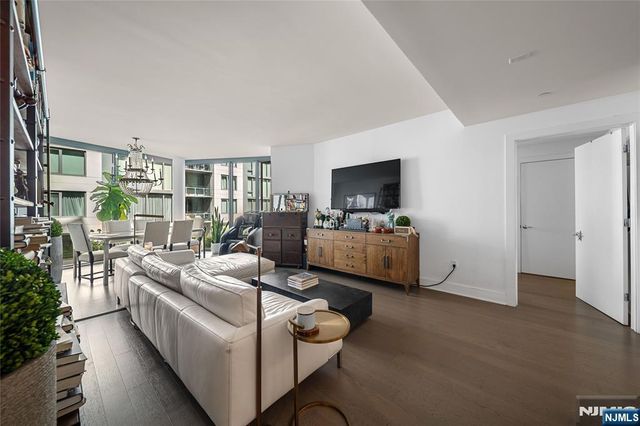 9 Ave At Port Imperial 414, West New York, NJ 07093