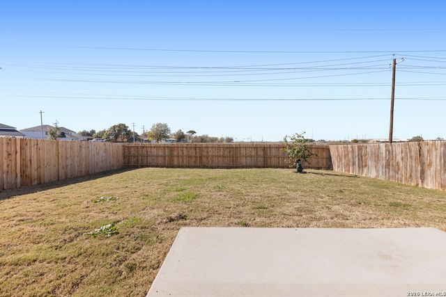 3909 Woodside Dr, Seguin, TX 78155