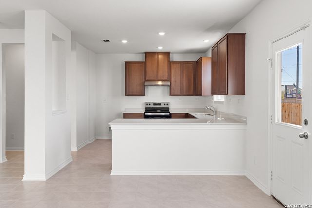 3909 Woodside Dr, Seguin, TX 78155