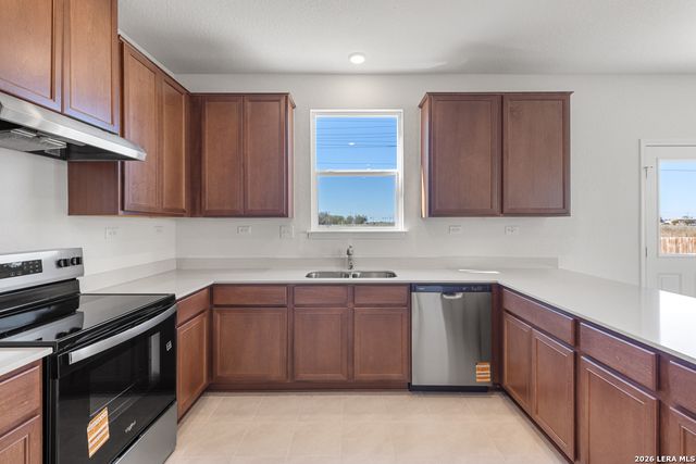 3909 Woodside Dr, Seguin, TX 78155