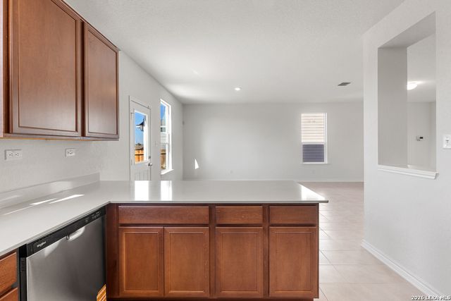 3909 Woodside Dr, Seguin, TX 78155