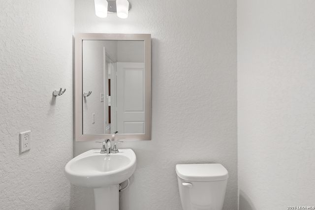 3909 Woodside Dr, Seguin, TX 78155