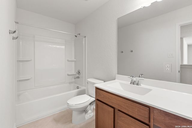 3909 Woodside Dr, Seguin, TX 78155