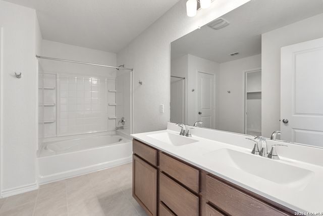 3909 Woodside Dr, Seguin, TX 78155