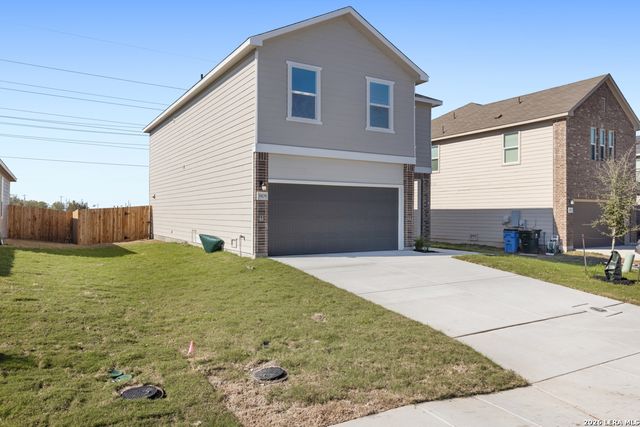 3909 Woodside Dr, Seguin, TX 78155