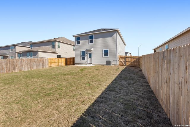 3909 Woodside Dr, Seguin, TX 78155