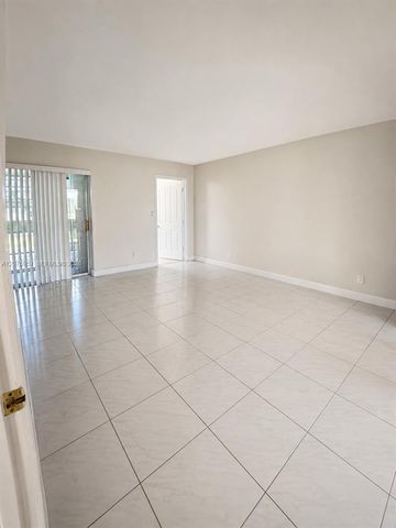 3591 Inverrary Drive 104, Lauderhill, FL 33319