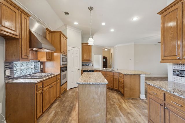 6802 Westfield Court, Arlington, TX 76001