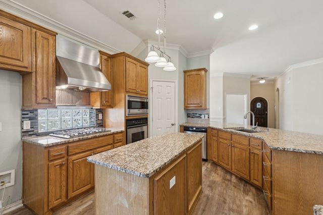 6802 Westfield Court, Arlington, TX 76001