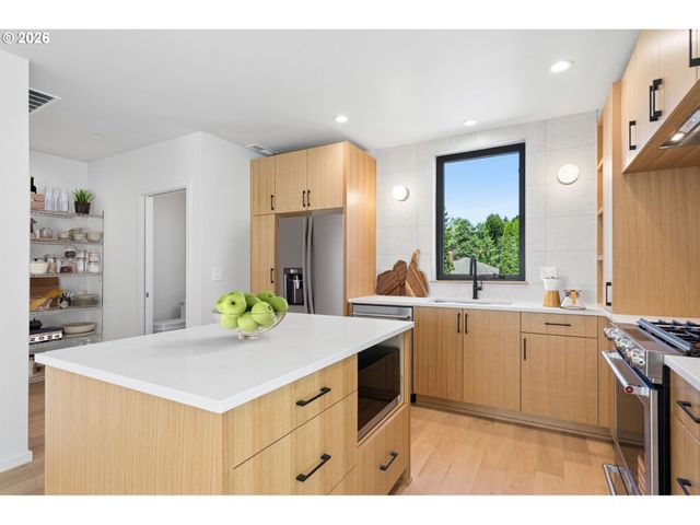 4625 N CAMPBELL Ave, Portland, OR 97217