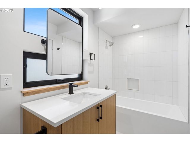 4625 N CAMPBELL Ave, Portland, OR 97217