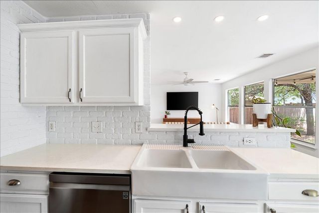 1704 Mcdowell BND, Leander, TX 78641