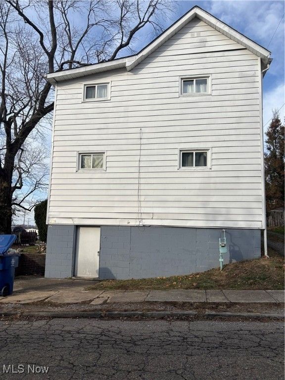 1109 Carlisle Avenue, Cambridge, OH 43725