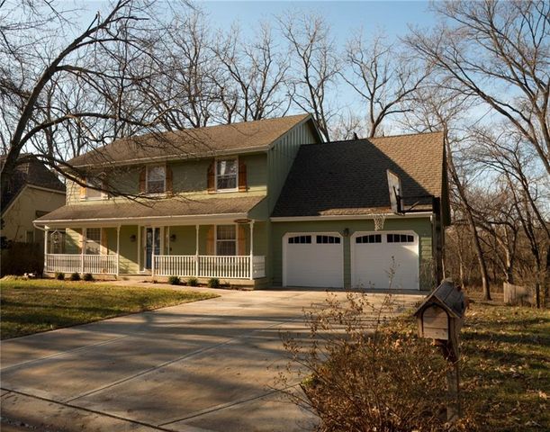 16318 W Briarwood Court, Olathe, KS 66062